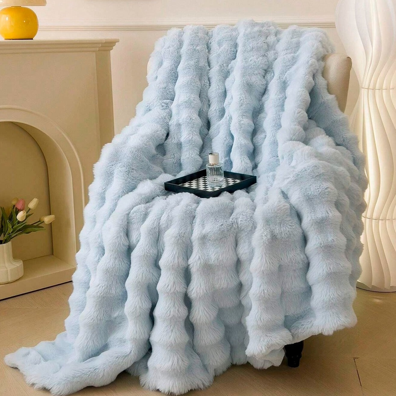 soft-faux-fur-throw-blanket-for-cozy-winter-evenings-img3.jpg