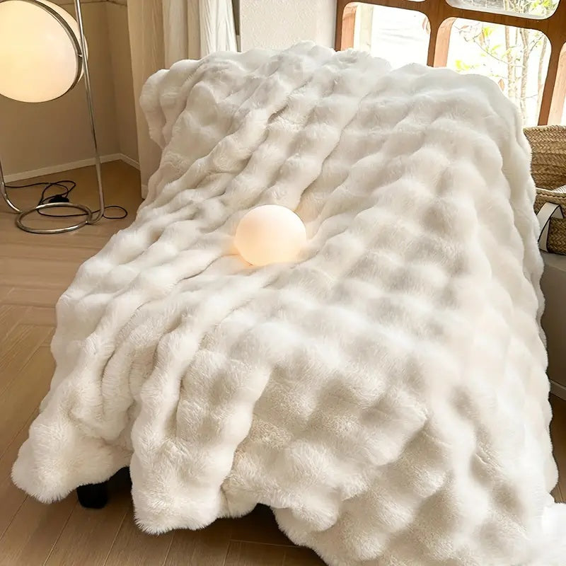 soft-faux-fur-throw-blanket-for-cozy-winter-evenings-img4.jpg