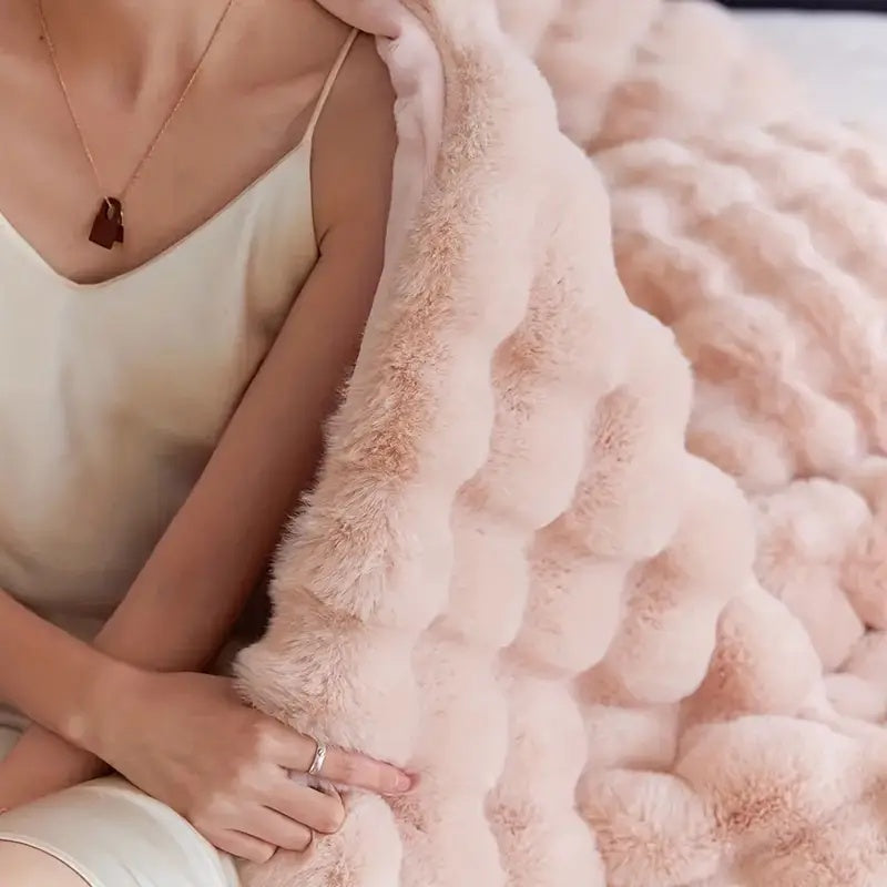 soft-faux-fur-throw-blanket-for-cozy-winter-evenings-img5.jpg