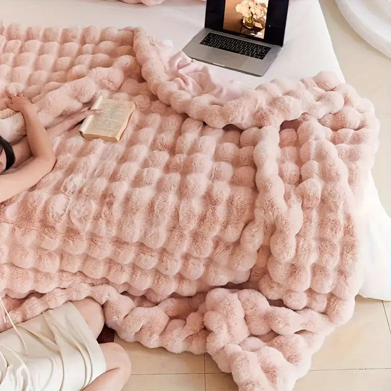 soft-faux-fur-throw-blanket-for-cozy-winter-evenings-img6.jpg