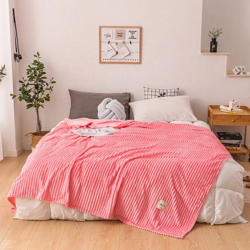 soft-flannel-throw-blanket-for-warm-winter-evenings-img4.webp