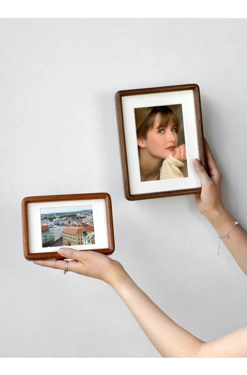 solid-wood-photo-frame-with-passe-partout-and-rounded-corners-img10.jpg