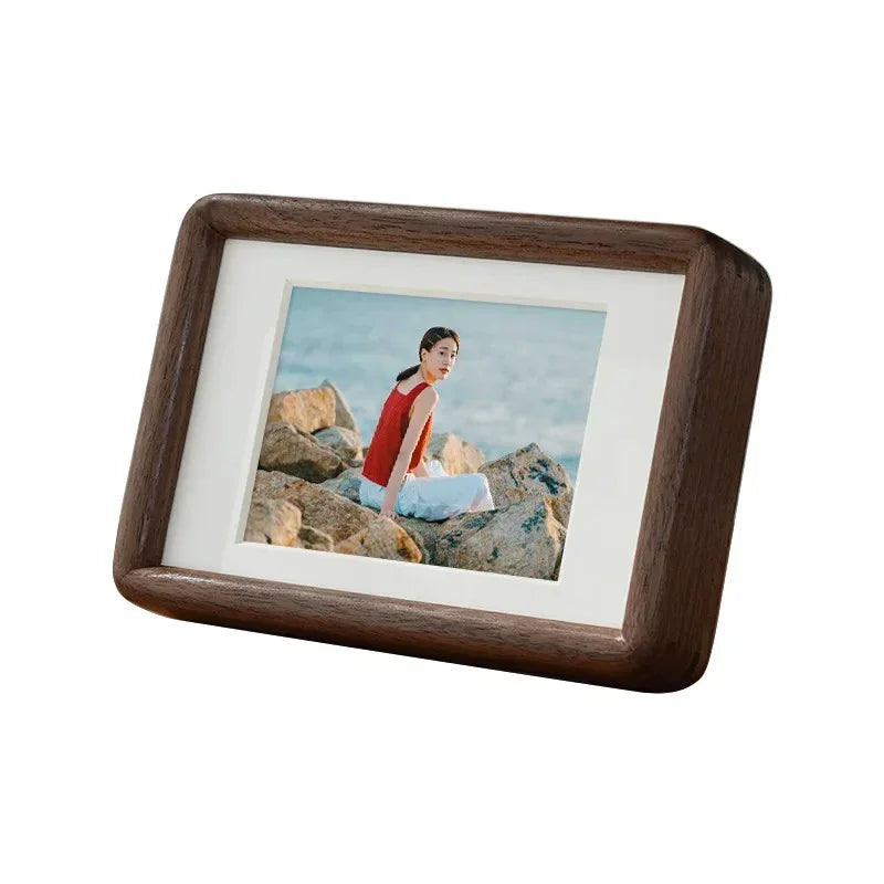 solid-wood-photo-frame-with-passe-partout-and-rounded-corners-img3.jpg