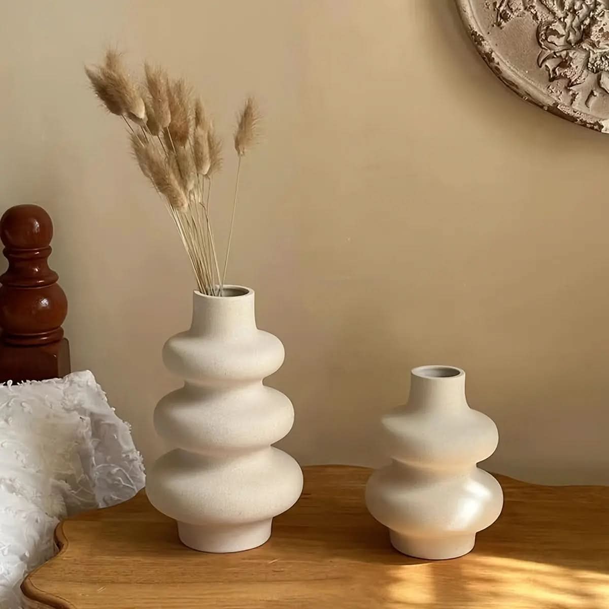 spiral-ceramic-boho-vase-with-modern-artistic-charm-img1.jpg
