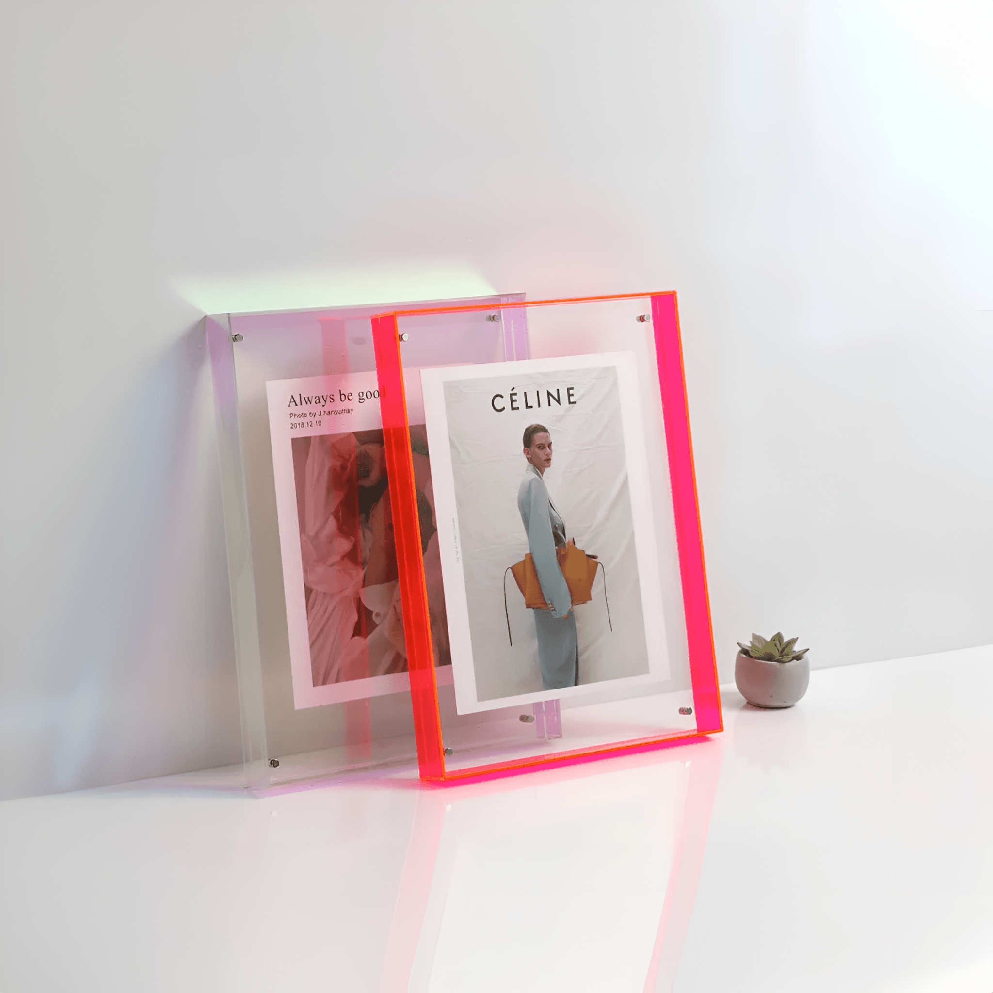transparent-acrylic-photo-frame-with-modern-minimalist-design-img1.png