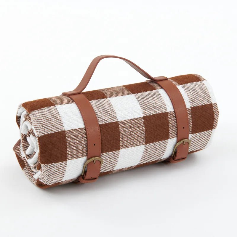 waterproof-checkered-picnic-blanket-with-carry-strap-img12.webp