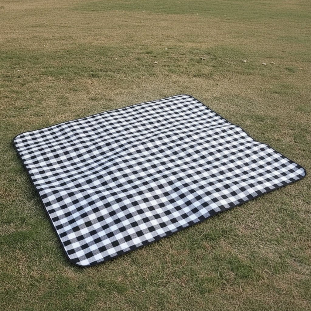 waterproof-checkered-picnic-blanket-with-carry-strap-img4.webp