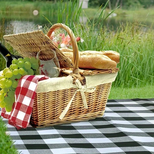 waterproof-checkered-picnic-blanket-with-carry-strap-img6.webp