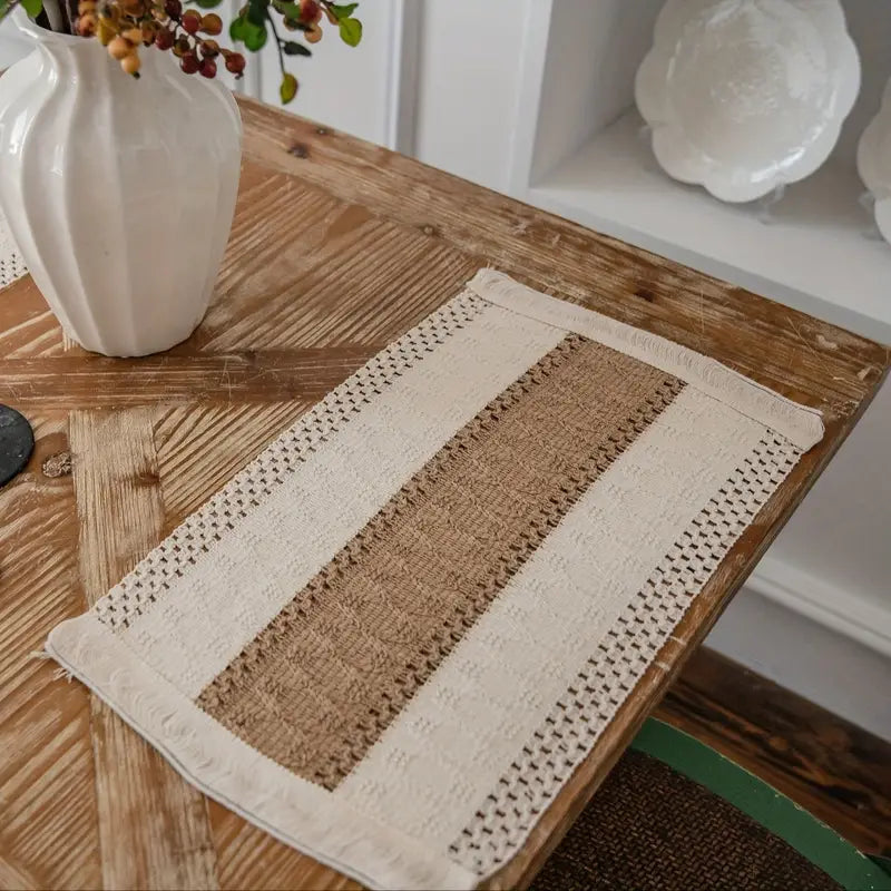 woven-cotton-placemat-set-of-4-with-jute-inlay-fringe-edge-img2.webp